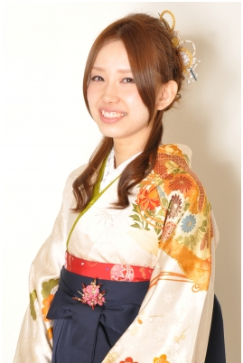 68選 卒業式の袴姿にはハーフアップのヘアが可愛い 女子力up応援